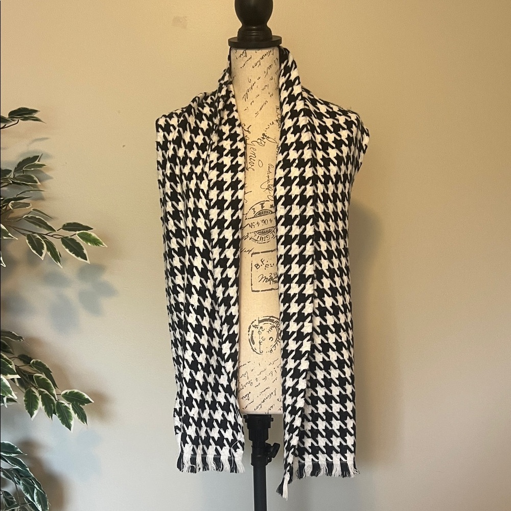Covington Black and White Houndstooth Scarf